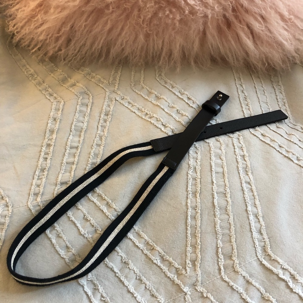 Stretchy Banana Republic belt